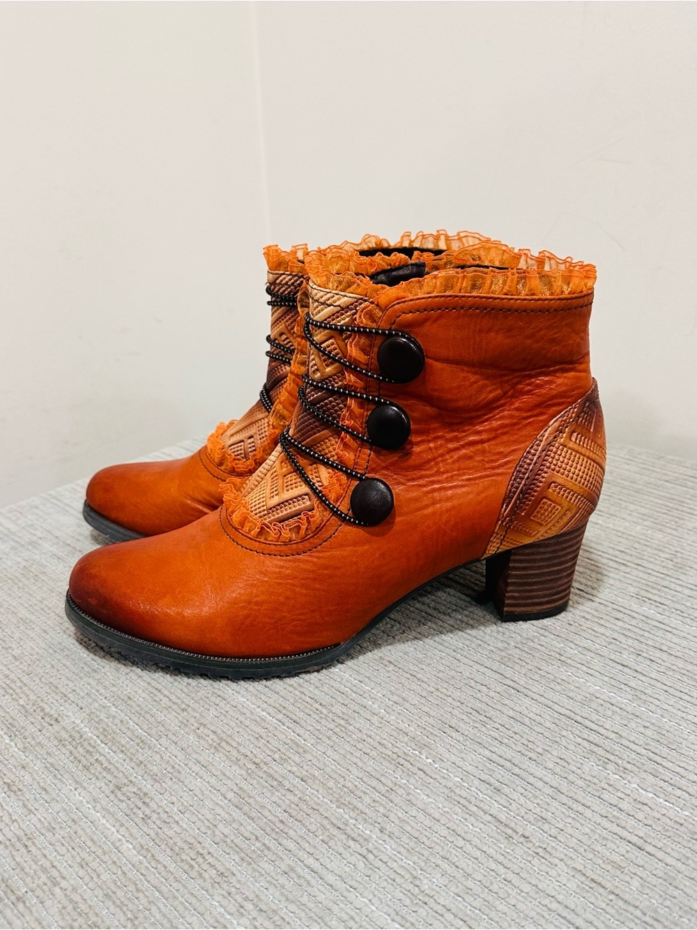 L'Artiste by Spring Step Conchita Camel Leather Lace Victorian Booties Size 10,5